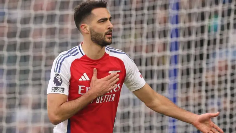 Merino strikes late as Arsenal sink Leicester